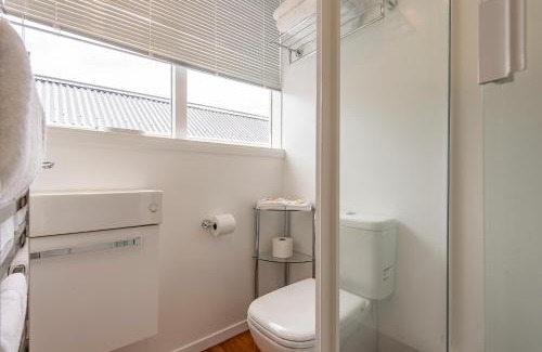 Wellington Hotel | Explore Apollo Lodge Motel: 4-Star Comfort & Accessibility