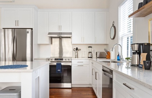 Downtown Charleston Apartment | Spacious Apollo: Family-Friendly 4 Bedroom Home Near King