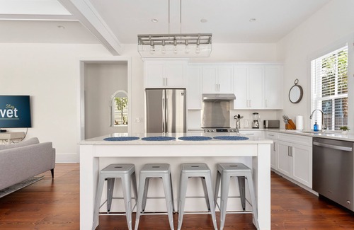 Downtown Charleston Apartment | Spacious Apollo: Family-Friendly 4 Bedroom Home Near King