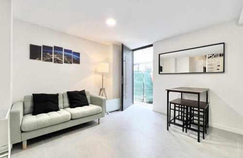 La Coruna Apartment | Pet-Friendly Apollo Project Coruña with Breakfast Included