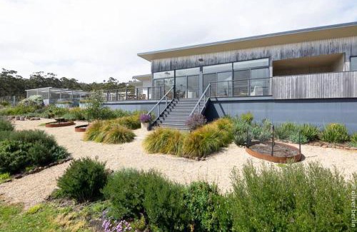 North Bruny House | Enjoy Family-Friendly Comfort at Apollo's Rest Hotel