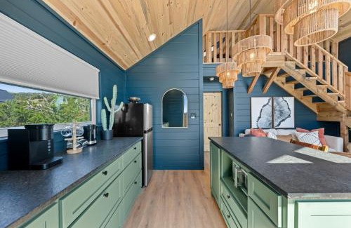 Fredericksburg Cabin | Apollo Treehouse Lux Hot tub Fredericksburg EV
