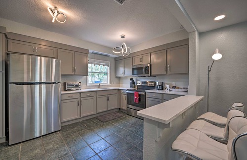 Plymouth House | Charming Apopka Getaway with Yard, Kitchen & Spa Amenities