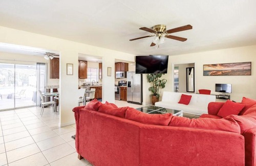 Apopka House | Relax at Apopka Heavenly Pool: Oceanfront & Pet Friendly