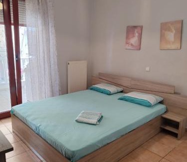 Nei Pori Apartment | Welcoming Apostolis Apartment: Perfect for Families & Pets