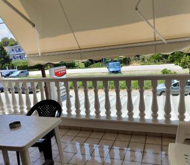 Nei Pori Apartment | Welcoming Apostolis Apartment: Perfect for Families & Pets