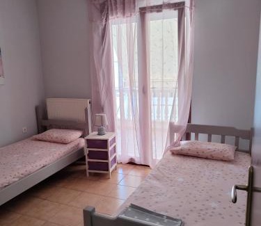 Nei Pori Apartment | Welcoming Apostolis Apartment: Perfect for Families & Pets