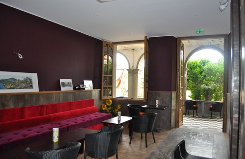 Montolieu House | Discover Apostrophe: Family-Friendly Stay with Breakfast