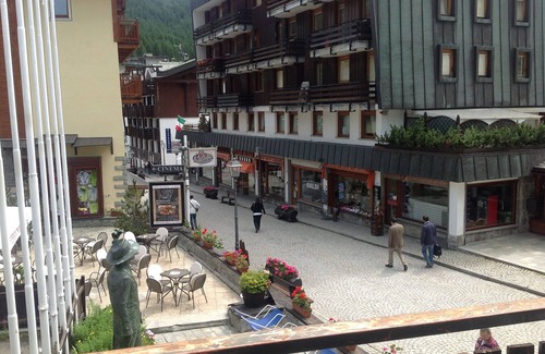 Cervinia Apartment | Central Apartment Near Slopes with Family & Pet Amenities