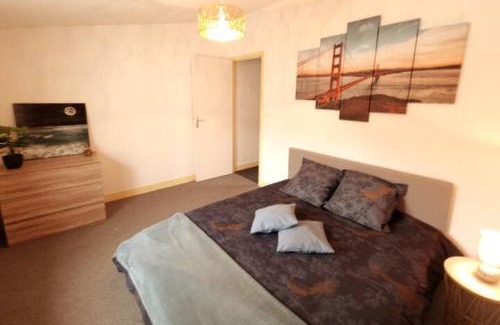 Evreux Apartment | Pet-Friendly T3 App 4 in Heart of the City - Close to Station
