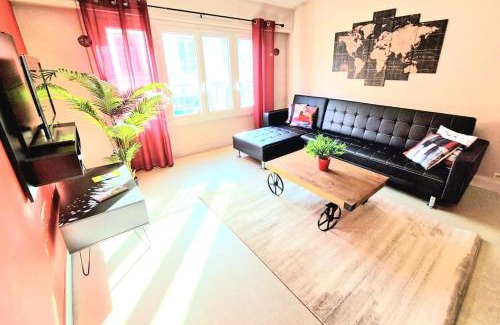 Evreux Apartment | Cozy App 5 - T3 Hyper Centre: Pet Friendly & Close to Gare