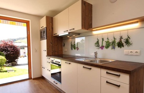 Schildlehen Apartment | Comfortable 2-Bedroom Apartment with Kitchen at Hochkönig