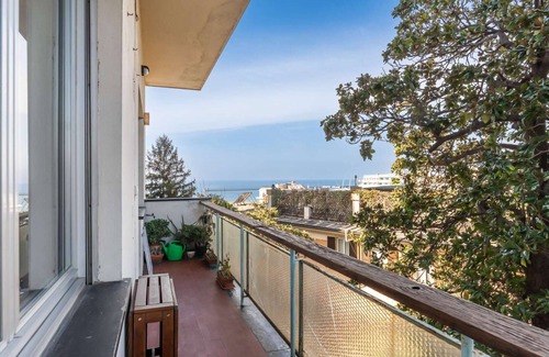 Albaro Apartment | Oceanfront Apartment Skipper Genova with Kitchen & Breakfast