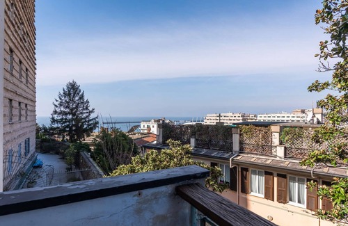 Albaro Apartment | Oceanfront Apartment Skipper Genova with Kitchen & Breakfast
