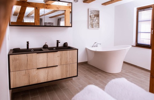 Kaysersberg-Vignoble Apartment | Discover App'Art - Le T: 2BR Retreat with Sauna & Terrace