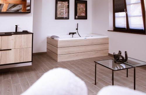 Kaysersberg-Vignoble Apartment | Pet-Friendly App'Art - Le R with Family-Centric Amenities