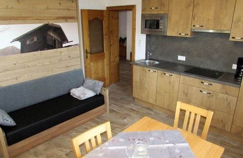 Oberperfuss Apartment | Cozy 2-Bedroom Retreat at Studlerhof Hörtnagl with Spa