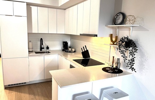 Chinatown Apartment | Convenient App in the Heart of Montreal - Arts District