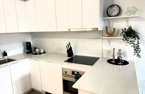 Chinatown Apartment | Convenient App in the Heart of Montreal - Arts District