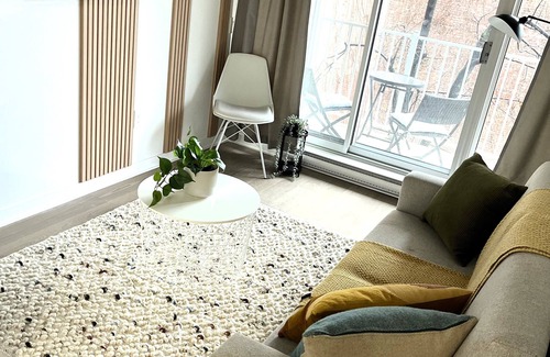 Chinatown Apartment | Convenient App in the Heart of Montreal - Arts District