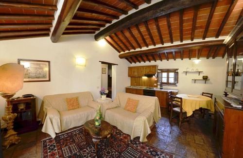 San Pietro a Cegliolo Apartment | Discover APP. GERANIO: Scenic Farmhouse with Pool Near Cortona