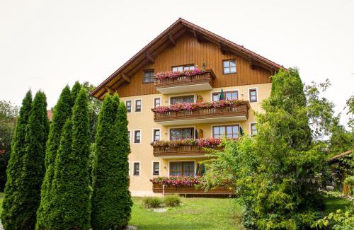 Bad Fuessing Apartment | Family-Friendly Retreat at App.-Haus Holmernhof II