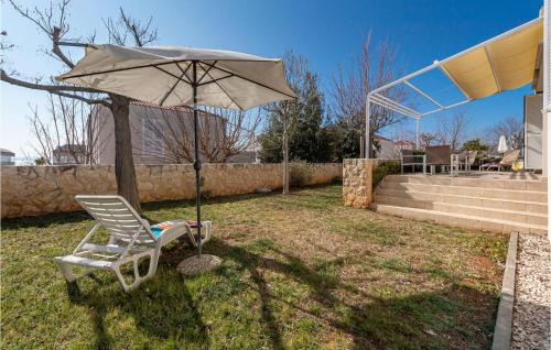 Petrcane Apartment | Cozy App In A Resort Steps From The Beach, Pet Friendly