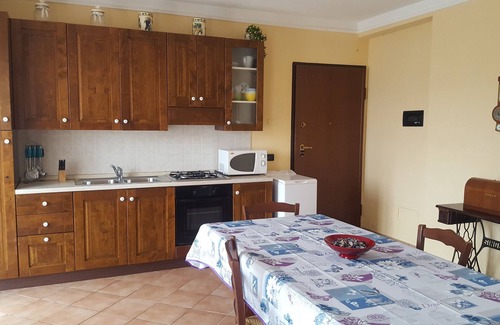 Imperia Villa | Relaxing Villa with Private Garden & Shared Pool, Rated 9.8