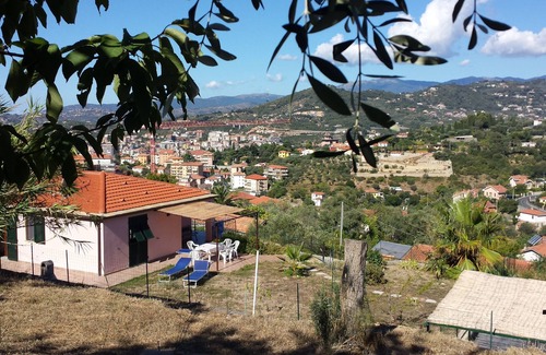 Imperia Villa | Relaxing Villa with Private Garden & Shared Pool, Rated 9.8