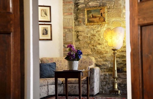 San Pietro a Cegliolo Apartment | Beautiful Farmhouse with Pool Near Cortona, Pet-Friendly