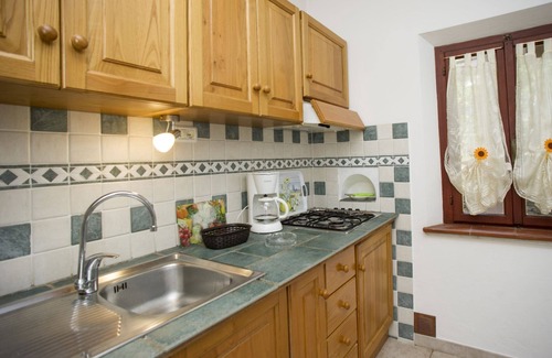 Morcone Apartment | Cozy App.Ti Morcone - Family-Friendly Getaway with Kitchen