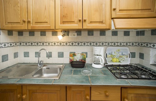 Morcone Apartment | Cozy App.Ti Morcone - Family-Friendly Getaway with Kitchen