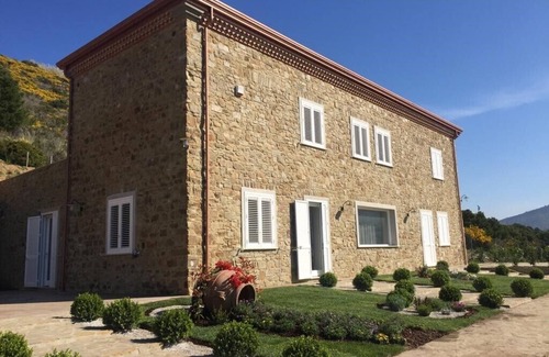 Castellabate Villa | Cozy App.to Jasmine: Sea View & Garden Oasis Await