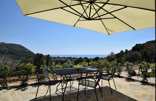 Castellabate Villa | Cozy App.to Jasmine: Sea View & Garden Oasis Await