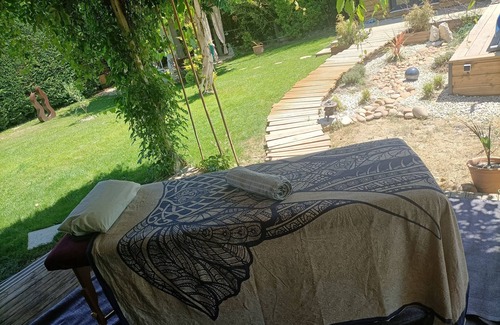 Saint-Saturnin-les-Avignon Apartment | Relaxing Spa Retreat in Provence with Family-Friendly Amenities