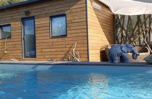 Saint-Saturnin-les-Avignon Apartment | Comfortable Apartment with Spa Option for Relaxing Getaways