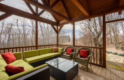 Boone House | Appalachian Escape: Pet Friendly with Spa & Breakfast