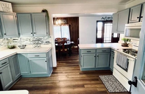 Mill Run House | Cozy Appalachian Mountain Inn with Hot Tub near Ohiopyle