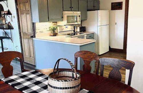 Mill Run House | Cozy Appalachian Mountain Inn with Hot Tub near Ohiopyle