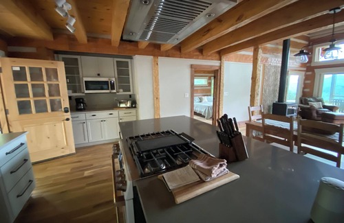 Barnardsville Cabin | Idyllic Appalachian Rainforest Oasis with Breathtaking Views