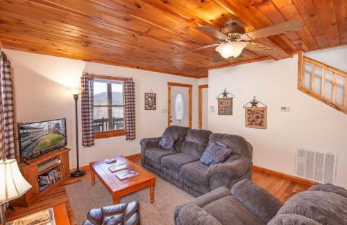 Todd House | Experience Appalachian View with Pet-Friendly Amenities