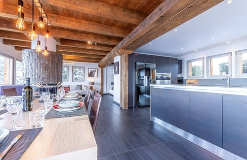 Saint-Pierre-de-Clages Ski Chalet | Elegant Appaloosa Chalet: Perfect for Families, 10/10 Rating