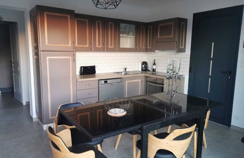 Propriano House | Apartment with Breathtaking Views and Family Amenities