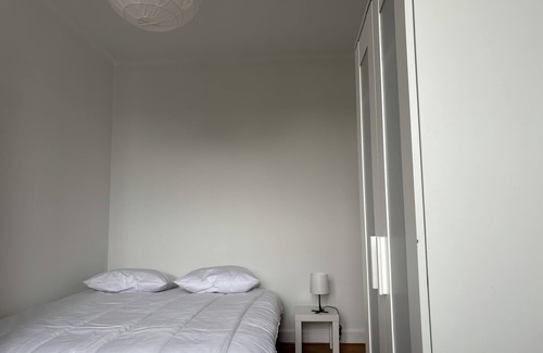 Parilly Apartment | Discover Apparemment des Merveilles: Family-Friendly Retreat