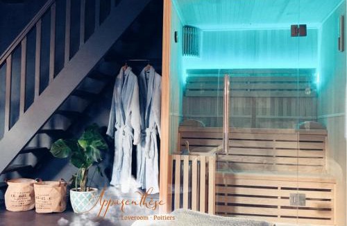 Poitiers Apartment | Indulge in Apparenthèse Love Room with Hot Tub & Sauna