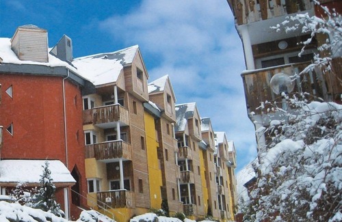 Cauterets Condo | Conveniently Located Apartment Near Downtown with Pool
