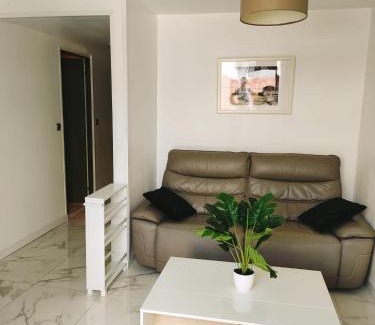 Morieres-les-Avignon Apartment | Beautifully Renovated 1-Bed Apartment with Pool Access