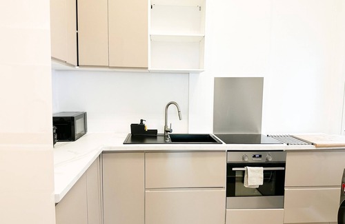 Gombe Apartment | Modern 2-Bedroom Apartment Steps from Rotana, Family-Friendly