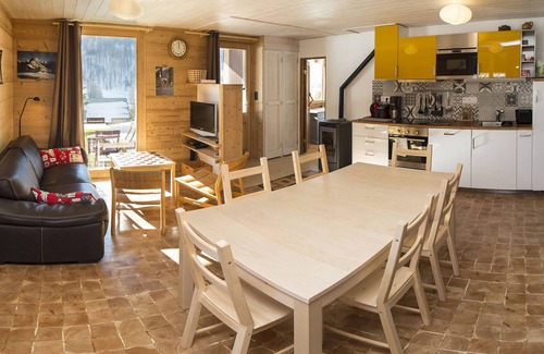 Molines-en-Queyras Apartment | Comfortable 3-Bedroom Apartment with Lake Views & Pool