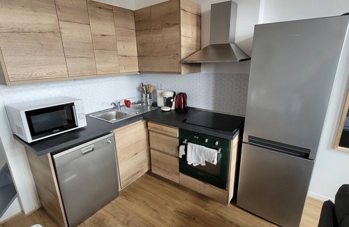 Cret de Roc Apartment | Central St Etienne 3-Bedroom Apartment with Spa Amenities